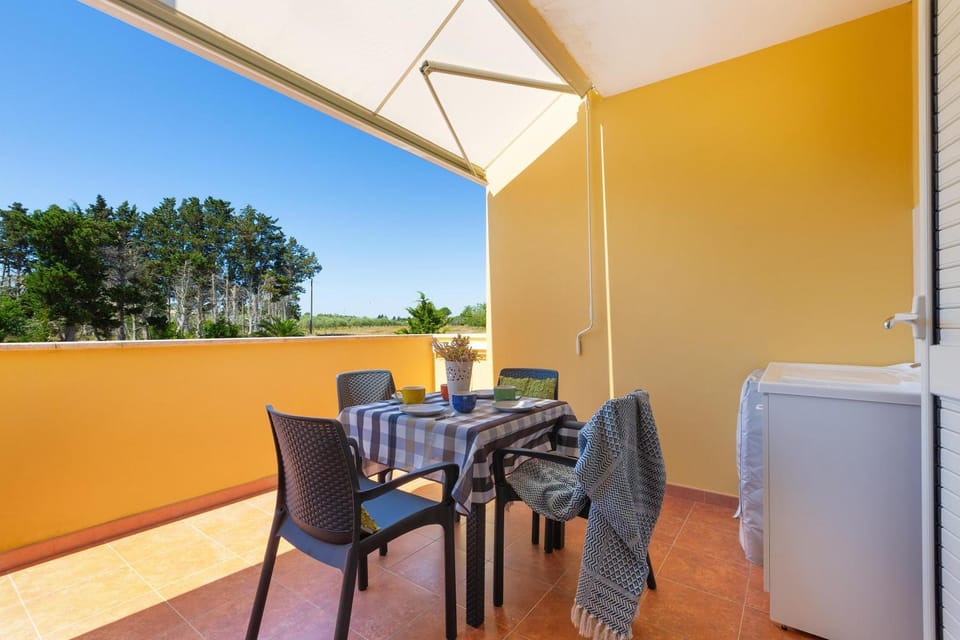 Patio, Dining area