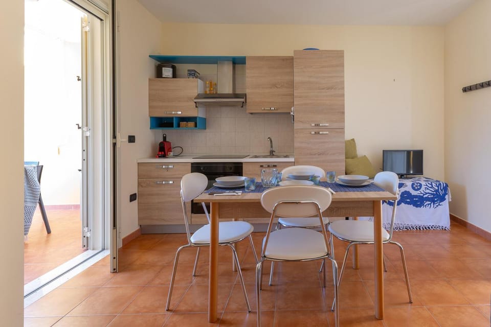 Kitchen or kitchenette, Dining area, pet friendly, stove