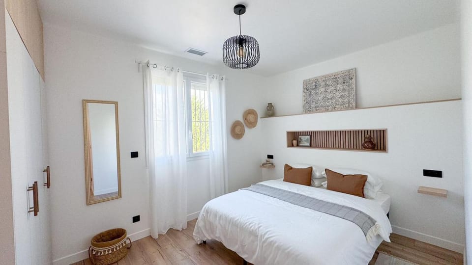 Bed, Photo of the whole room, Bedroom, wardrobe
