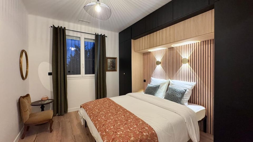 Bed, Photo of the whole room, Bedroom, wardrobe