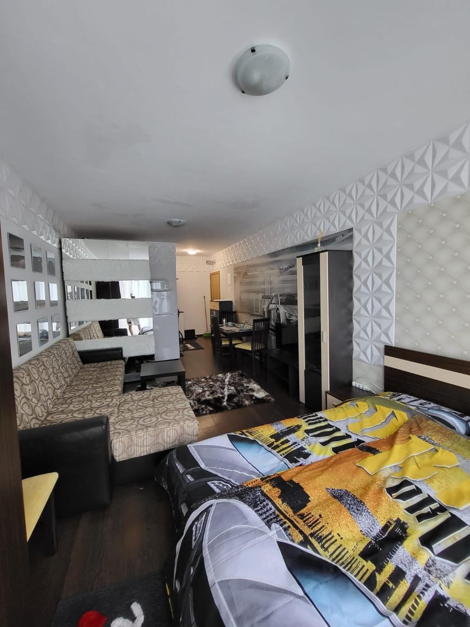 TV and multimedia, Living room, Photo of the whole room, Bedroom