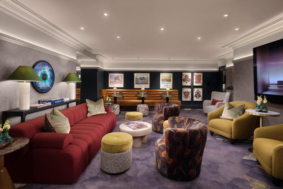 Communal lounge/ TV room