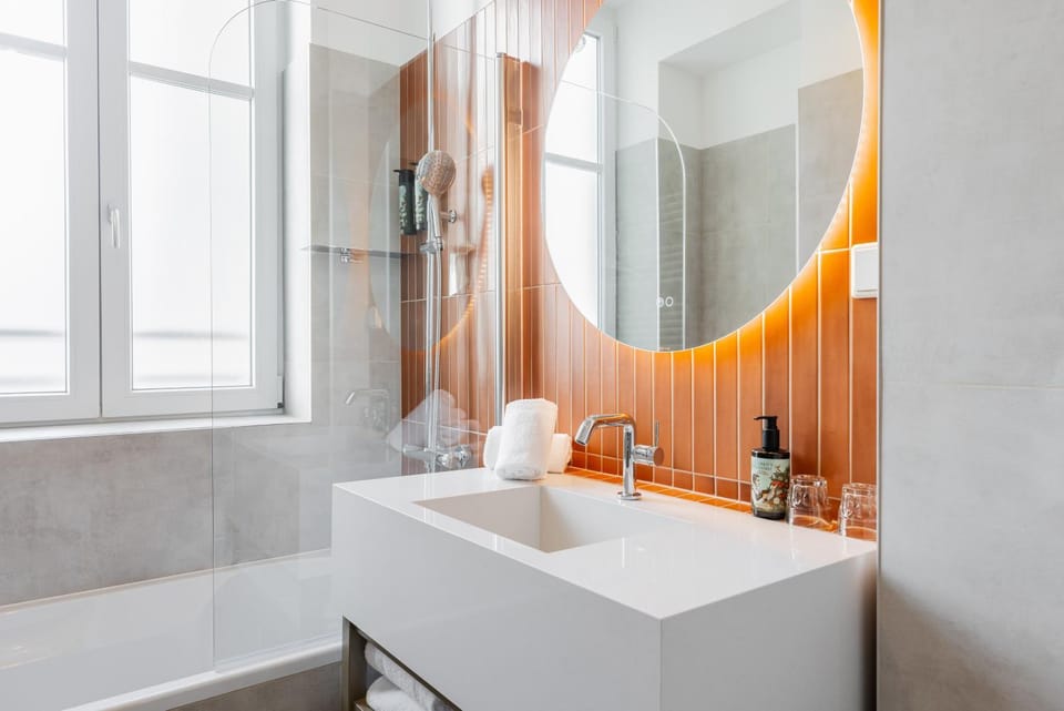 Shower, Toilet, Bathroom, Bath, towels