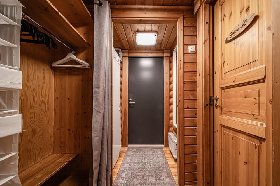 Photo of the whole room, heating, internet, pet friendly, wardrobe