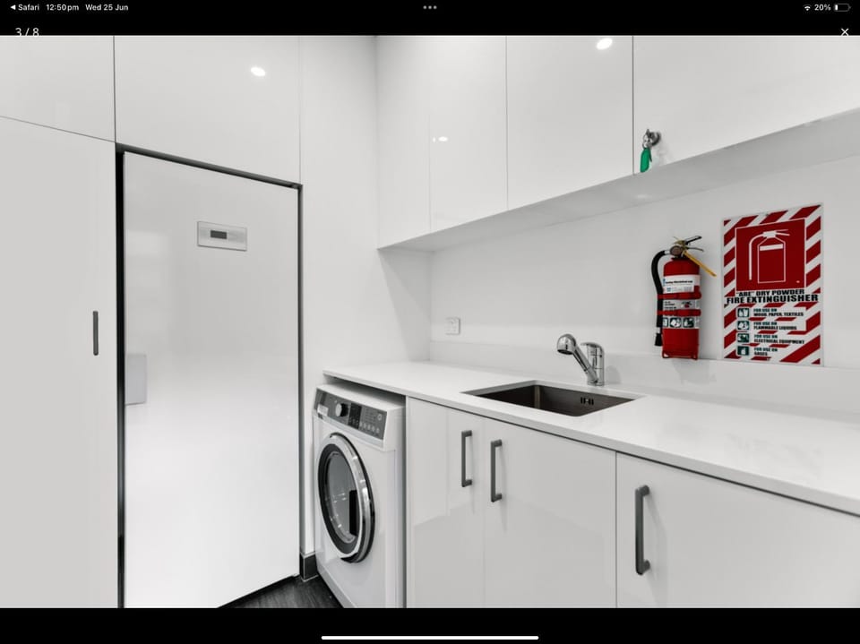 Lakeside Penthouse Studio Apartment in Wanaka
