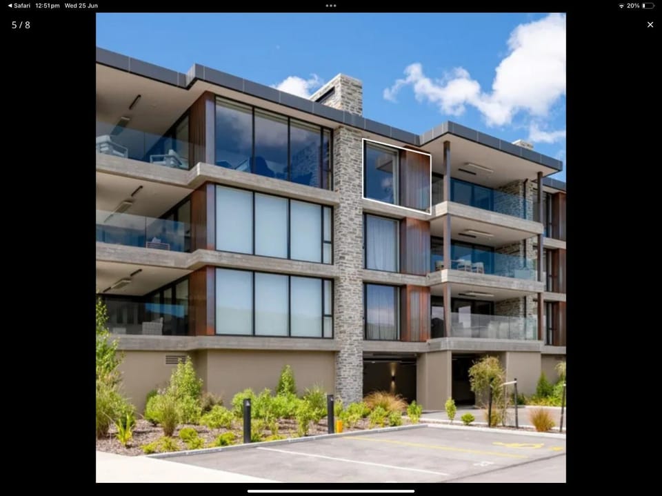 Lakeside Penthouse Studio Apartment in Wanaka