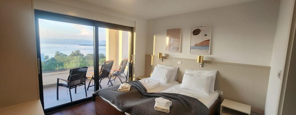 Luxury 3BR Apartment with Private Pool, Sea View & Garage Apartment in Primorje-Gorski Kotar County