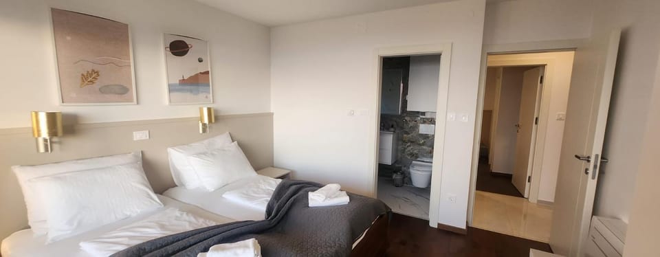 Luxury 3BR Apartment with Private Pool, Sea View & Garage Apartment in Primorje-Gorski Kotar County