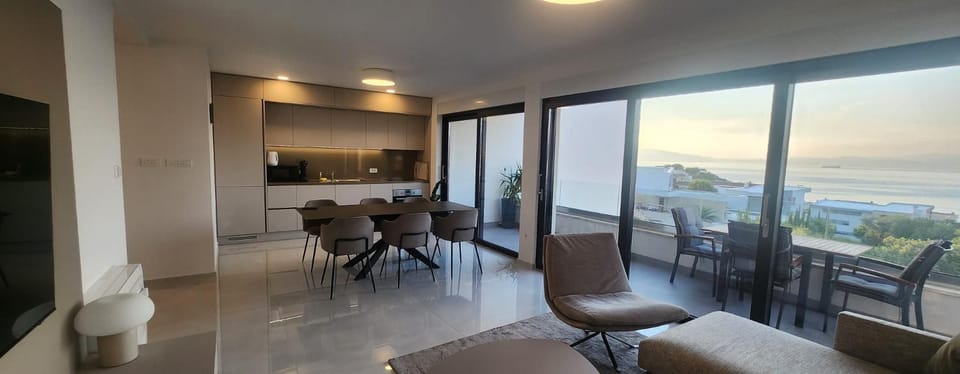 Seating area, Dining area, Sea view, kitchen