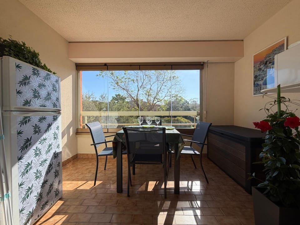 View (from property/room), Balcony/Terrace, Dining area