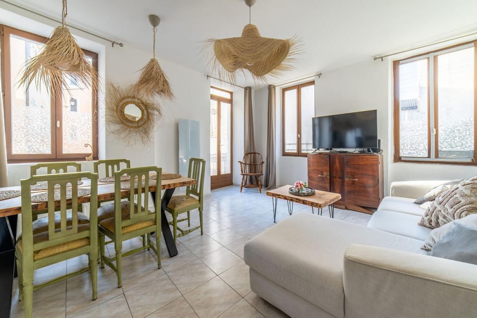 Elegant 2 bedrooms flat - 8mn walk from trainstation Apartment in Narbonne