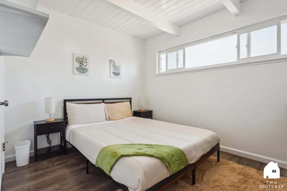 UC Proximity - Cozy City Stay - Free Parking Spot Apartment in Berkeley