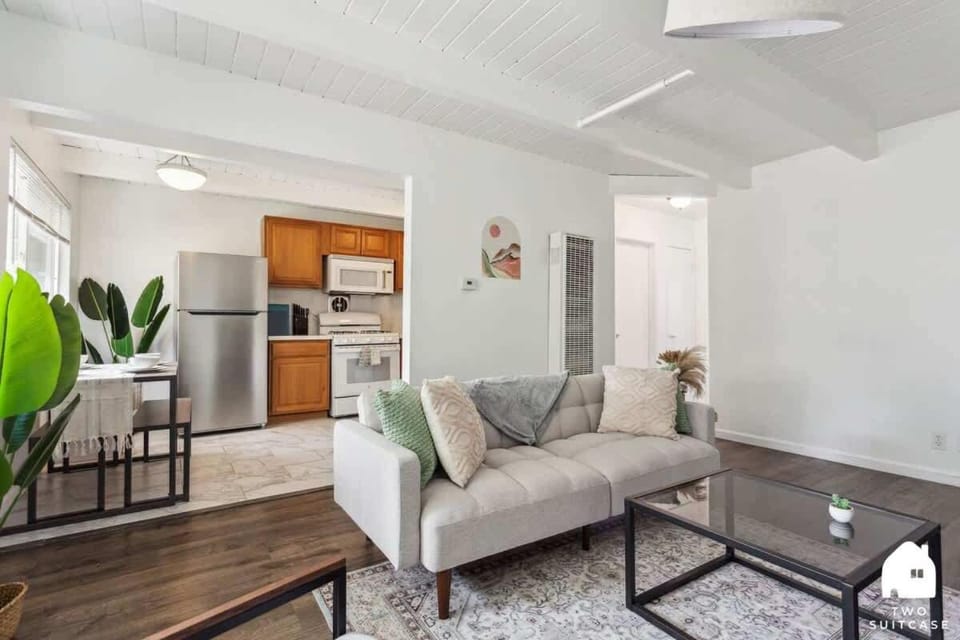 UC Proximity - Cozy City Stay - Free Parking Spot Apartment in Berkeley