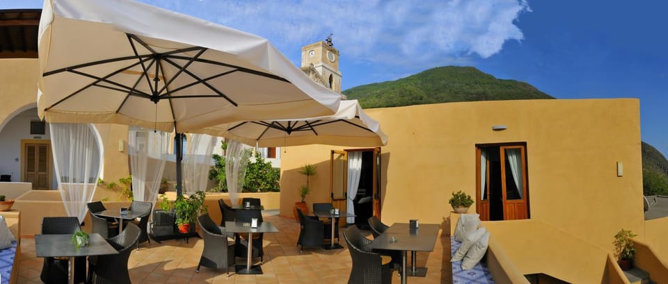 Day, Lounge or bar