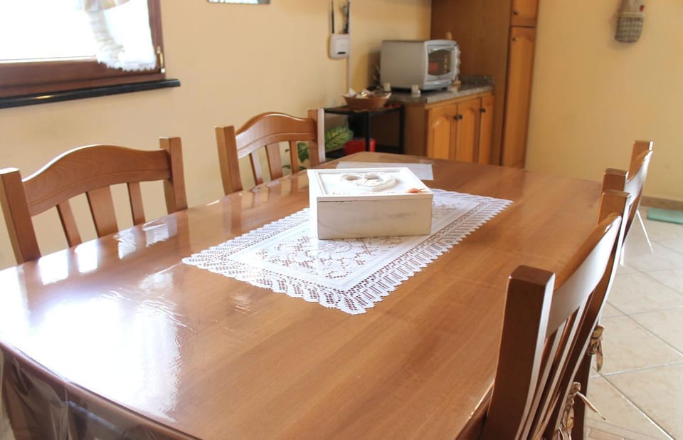 Seating area, Dining area