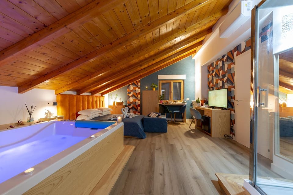 Hot Tub, TV and multimedia, Photo of the whole room, Bedroom