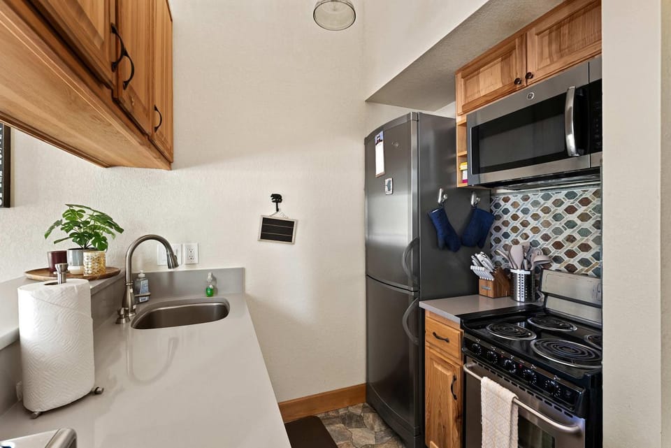 TahoeCozy with Pool Hot Tub and Near Northstar Apartment in Tahoe Vista