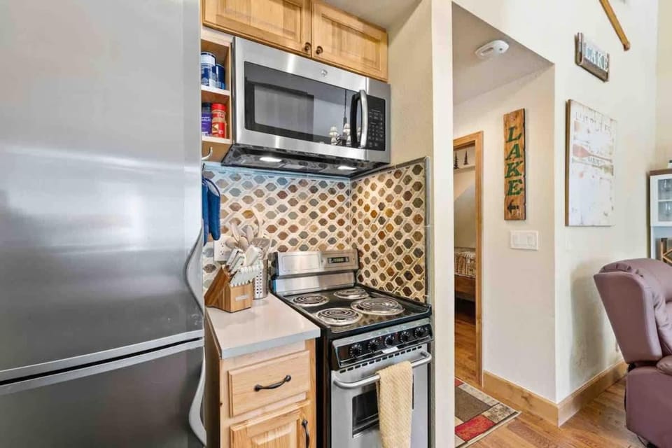 TahoeCozy with Pool Hot Tub and Near Northstar Apartment in Tahoe Vista