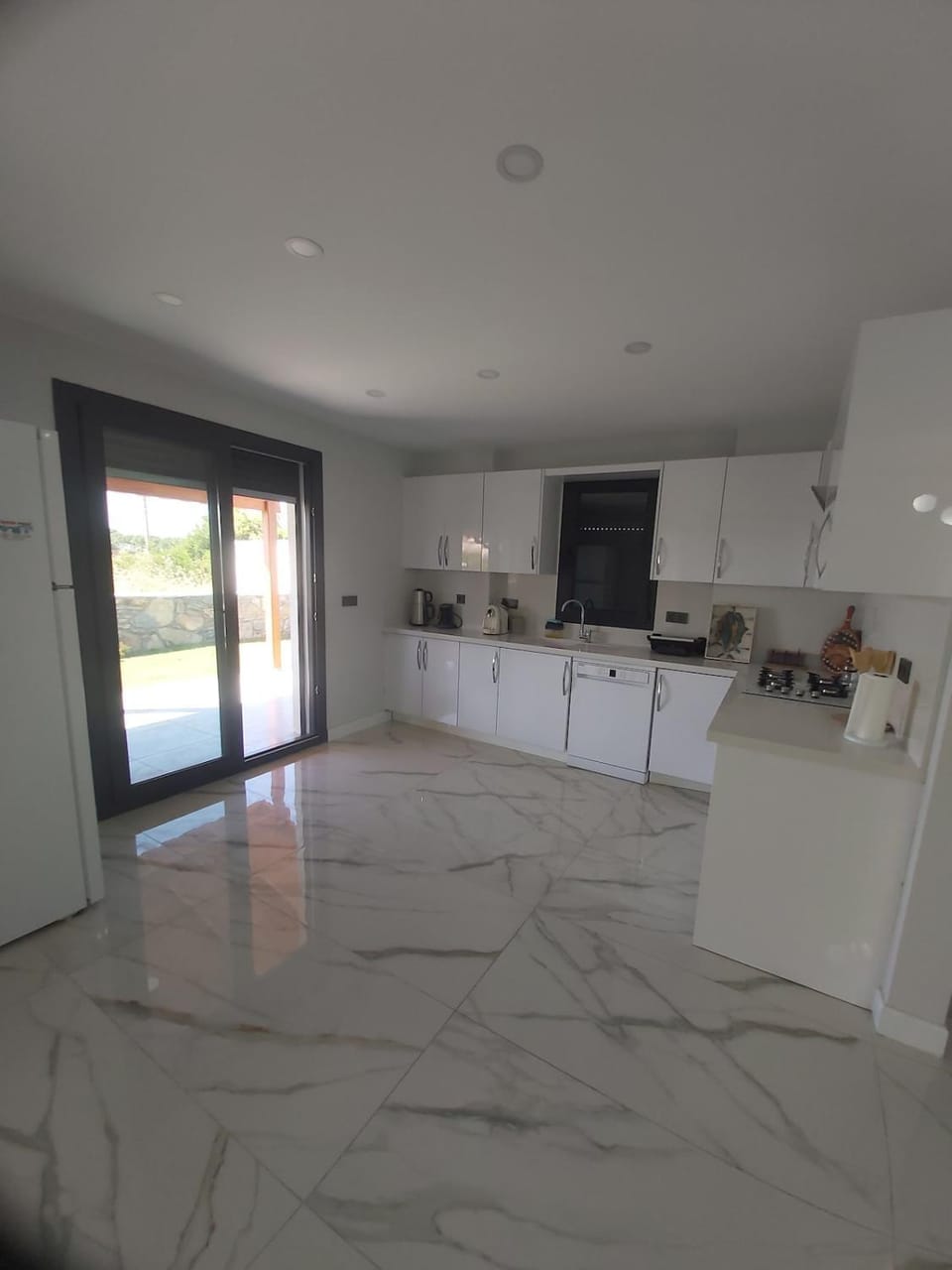 dishwasher, pet friendly, stove