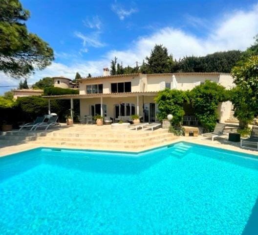 Charming Villa with stunning sea views Villa in Mouans-Sartoux