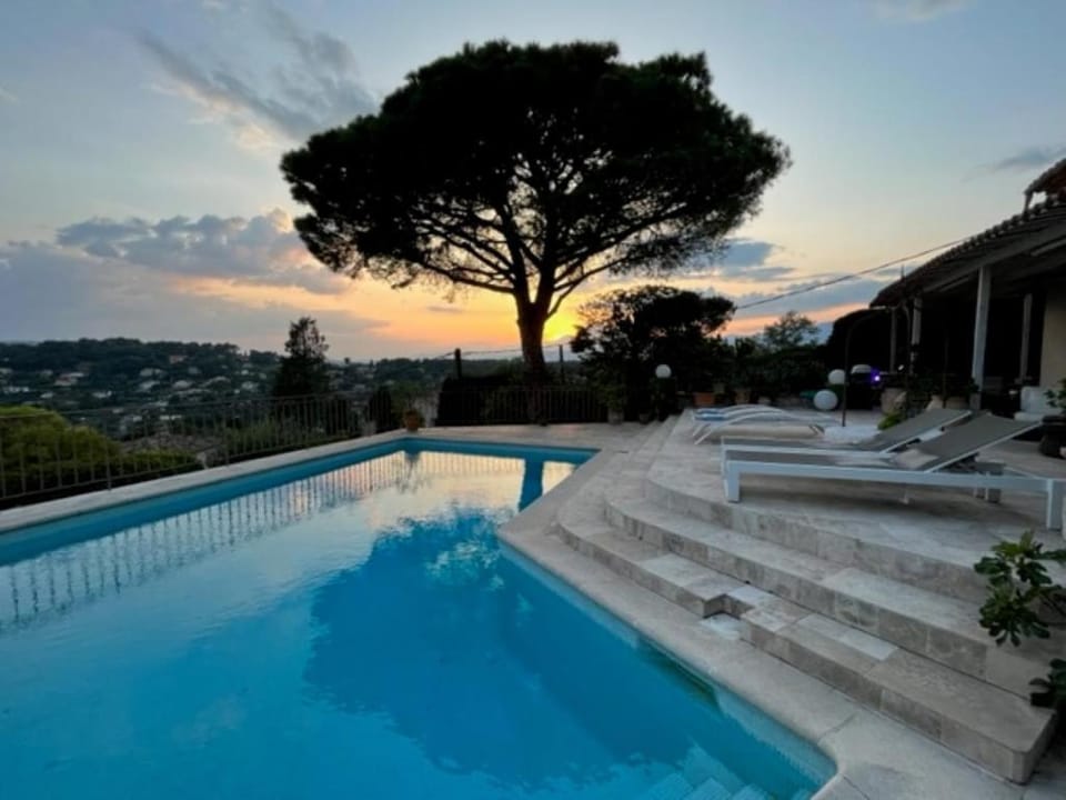 Charming Villa with stunning sea views Villa in Mouans-Sartoux