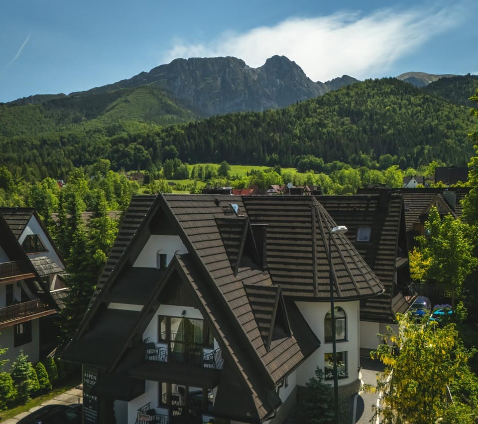 Property building, Bird's eye view, Mountain view