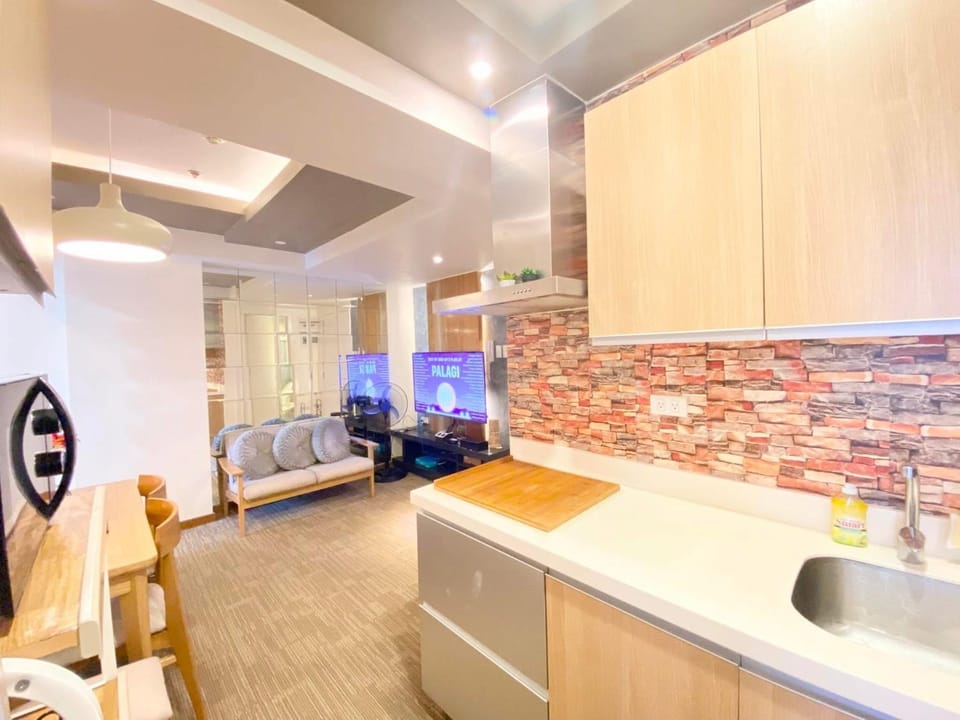 Leisure escape staycation Azure Apartment in Paranaque