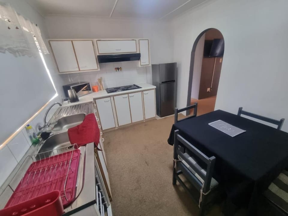 Kitchen or kitchenette, Dining area, microwave, kitchen