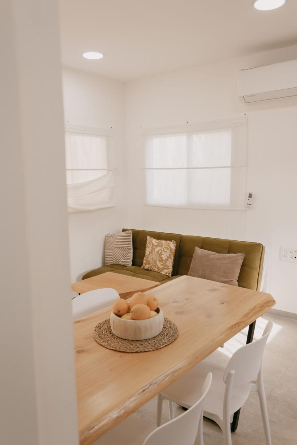Seating area, Dining area