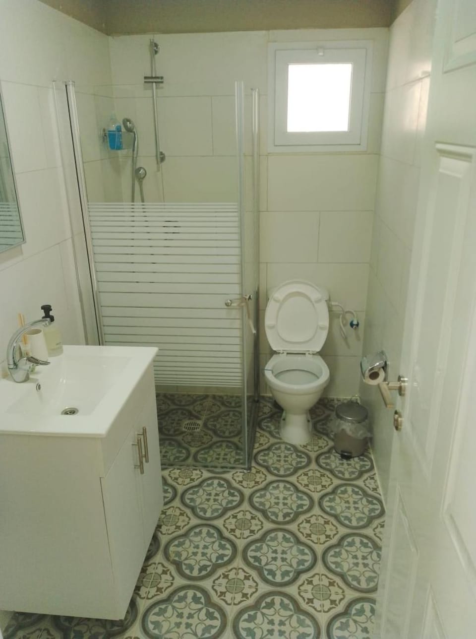 Shower, Toilet