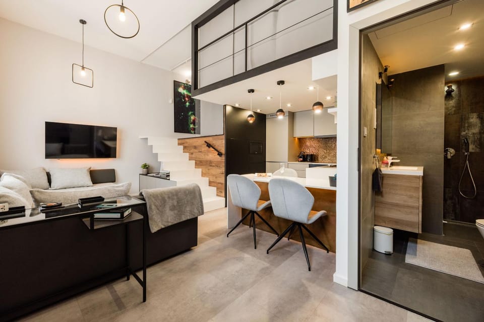 Bathroom, TV and multimedia, Living room, Seating area