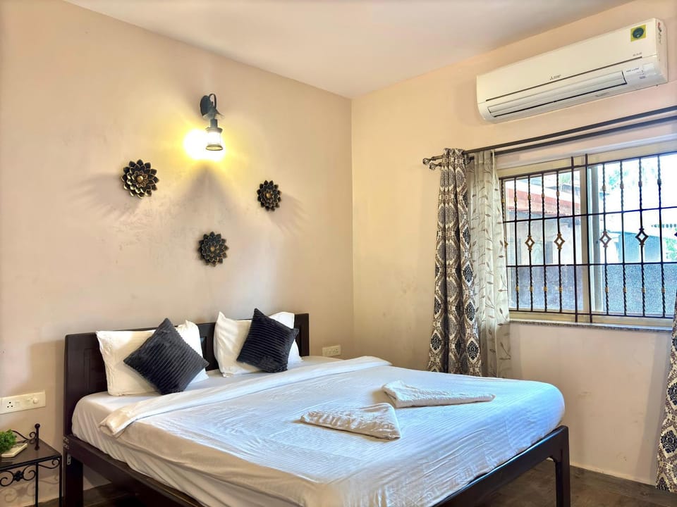 Bed, Bedroom, air conditioner
