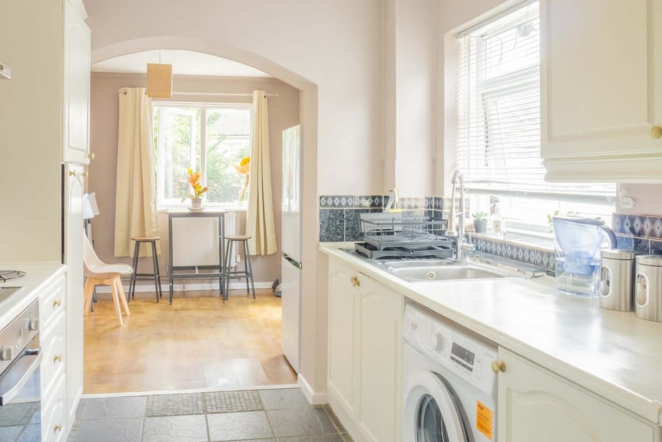 Kitchen or kitchenette, washing machine
