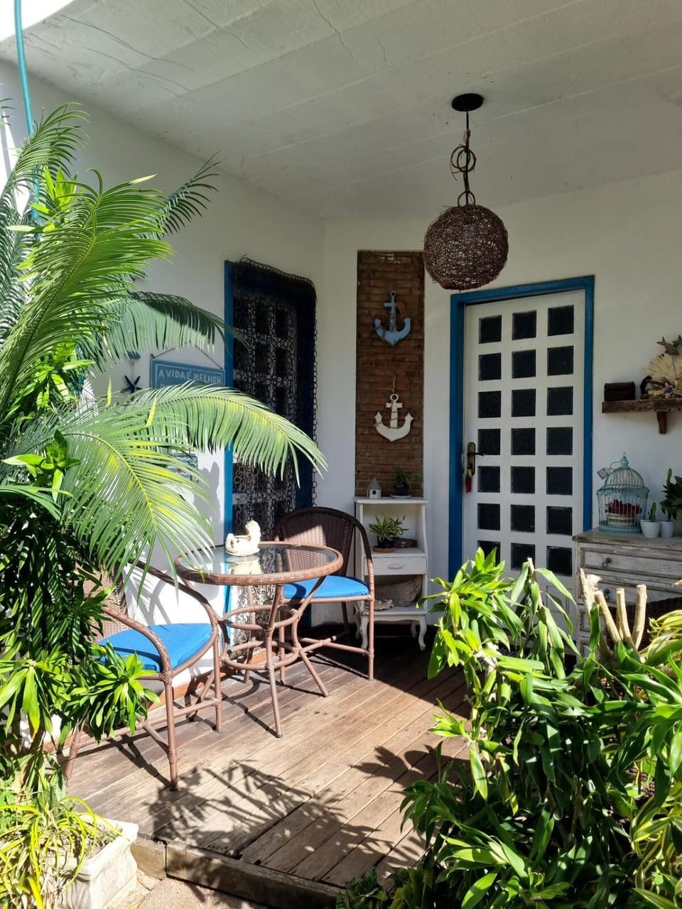 Belíssima casa 2 suites beira mar em condomínio com piscina, pe na areia House in State of Bahia