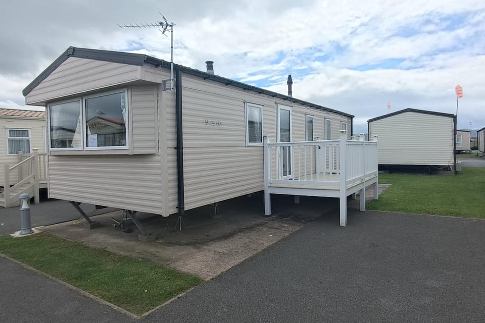 Golden Sands 3-Bed Caravan Parking & Pet Friendly House in Towyn