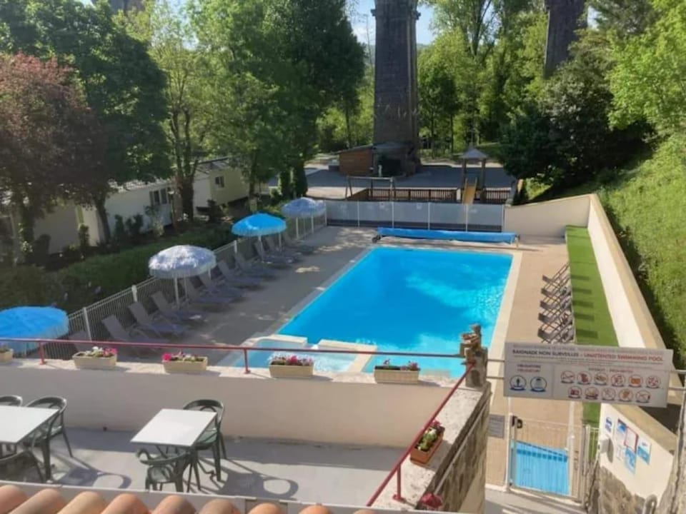 Property building, Swimming pool