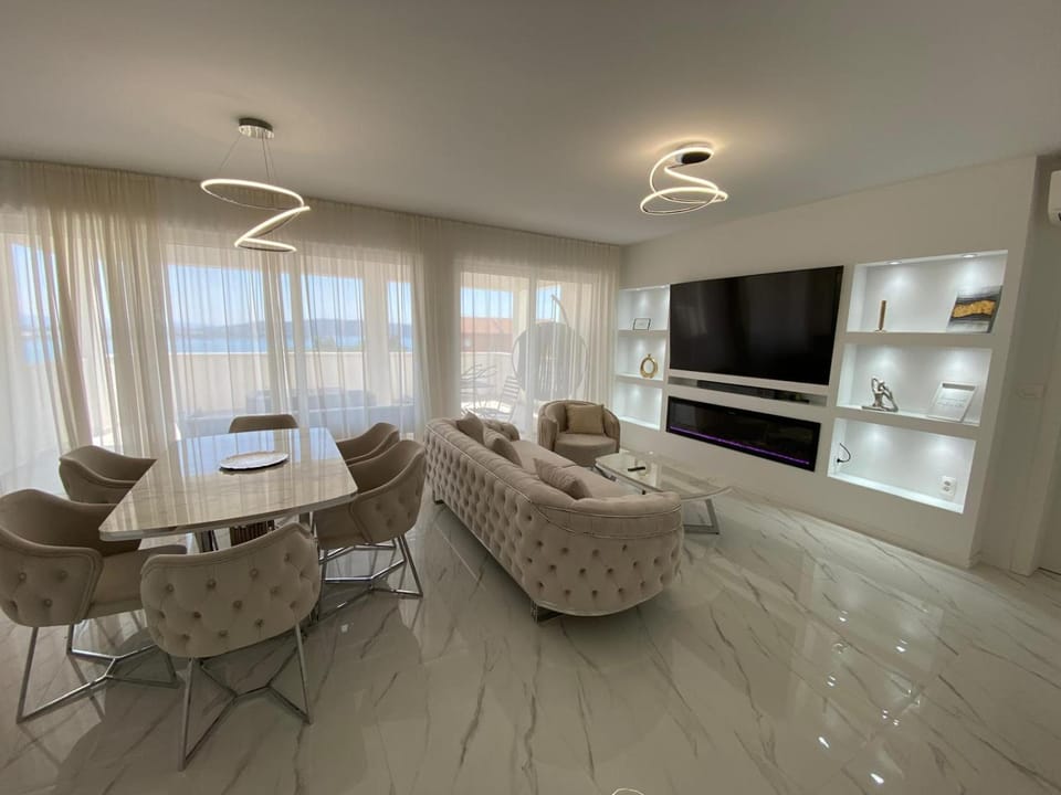 Communal lounge/ TV room, TV and multimedia, Living room, Seating area