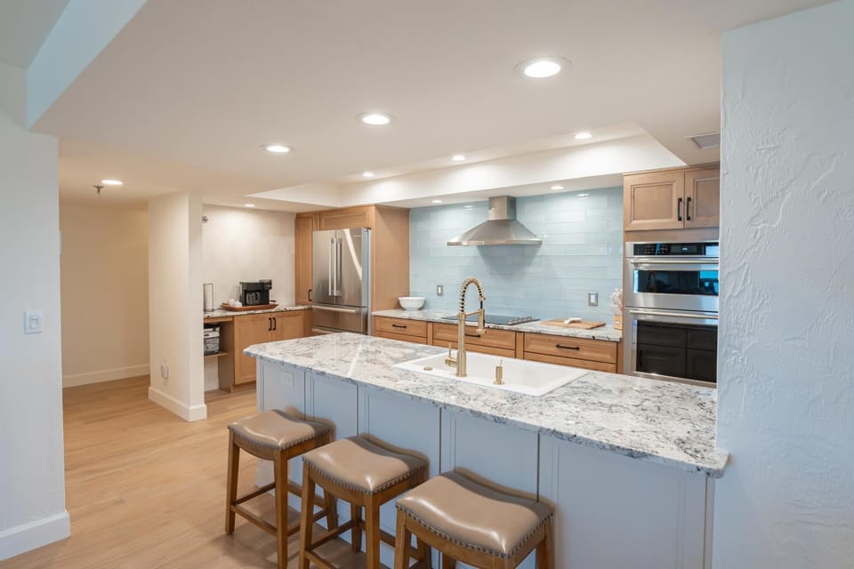 Luxury direct oceanfront corner with a large private balcony, heated pool and garage House in Daytona Beach