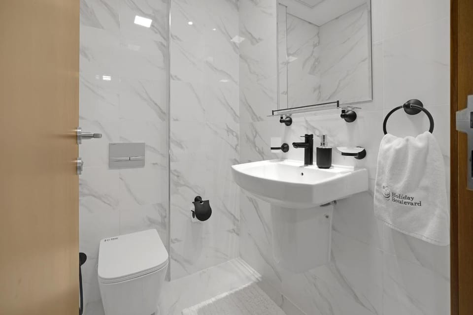 BLVD Boutique Style Apartment Gym Pool Balcony JVC Apartment in Dubai