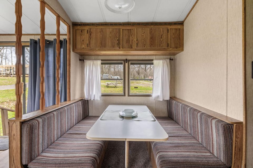 Mallard PM B-17 House in Allegheny River