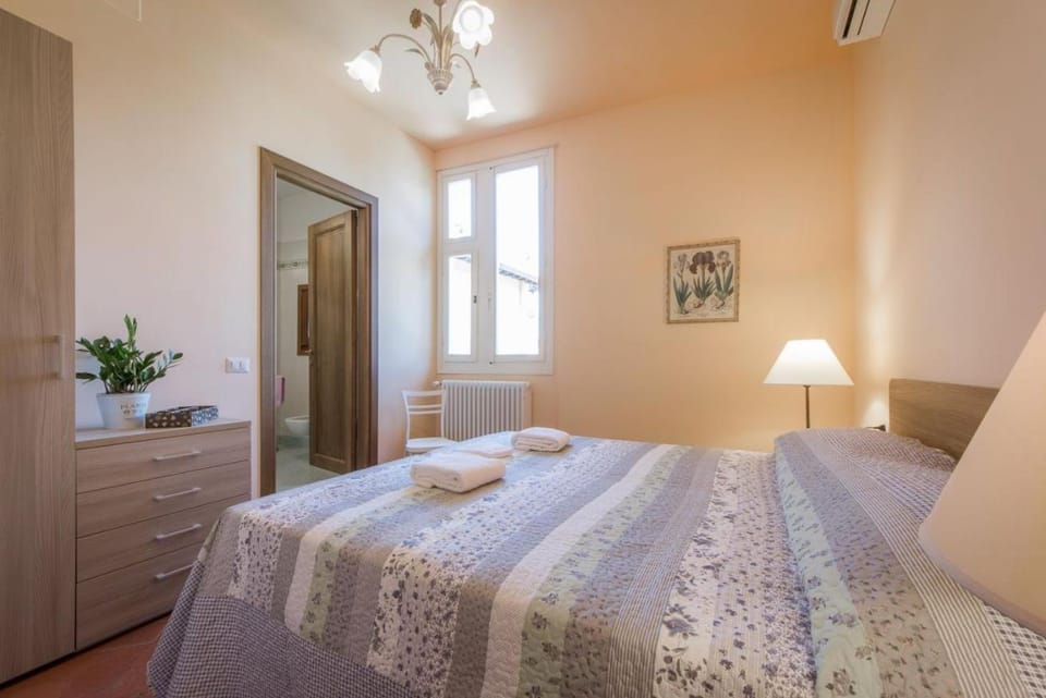 Photo of the whole room, Bedroom, furniture, heating, locker, wardrobe, air conditioner