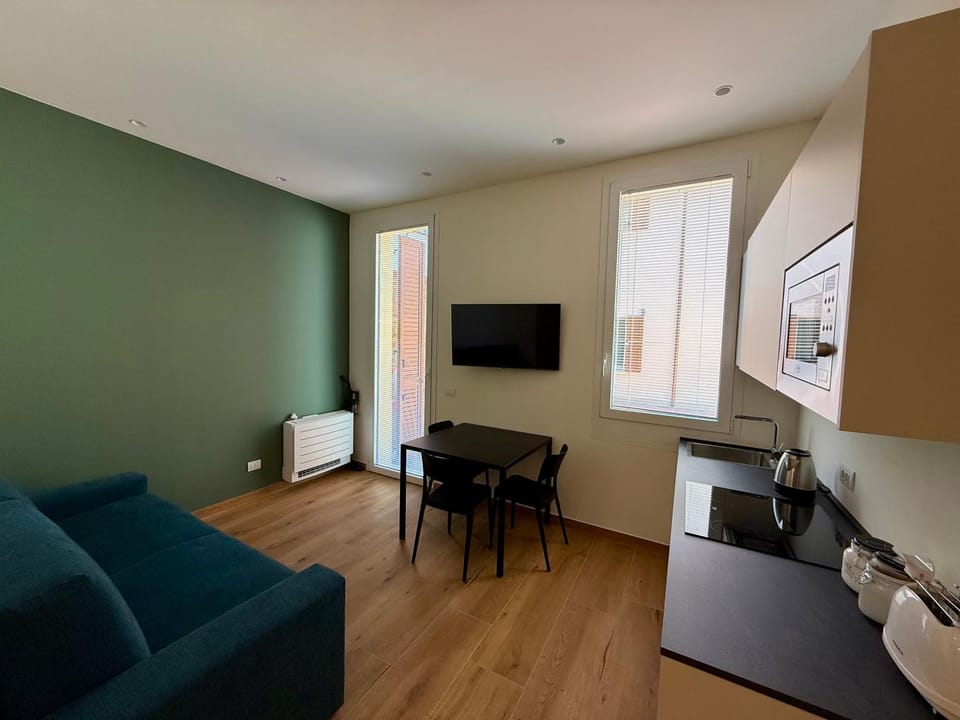 Communal lounge/ TV room, TV and multimedia, Kitchen or kitchenette, Living room, Dining area