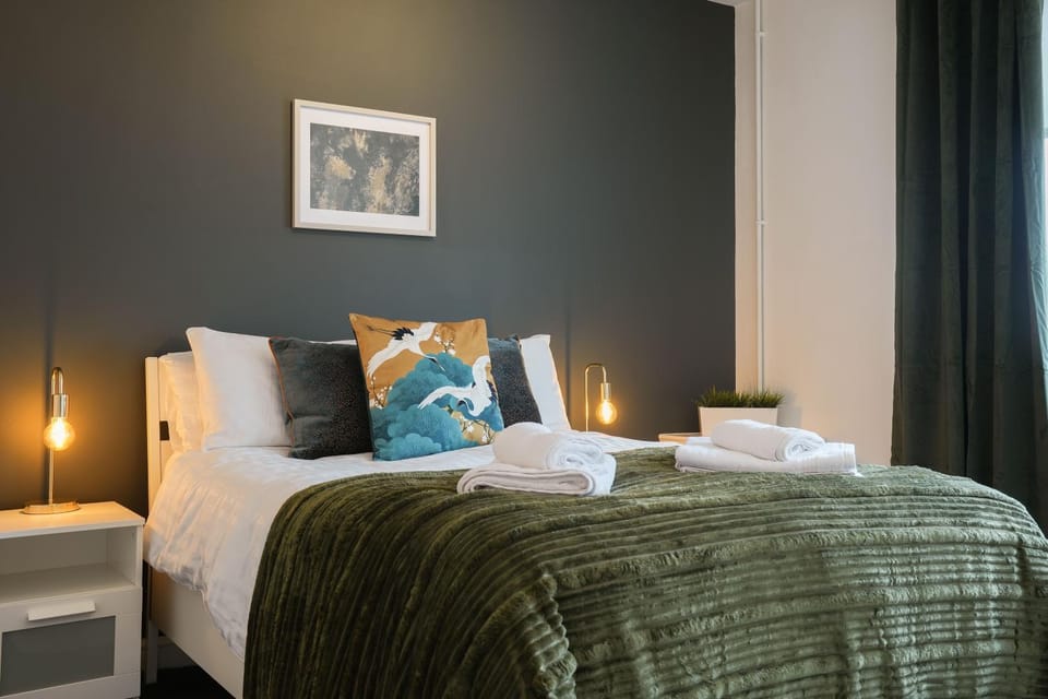 Modern 3 Bed House in Derby - FREE Parking - Hosted by Stay Host Save Apartment in Derby