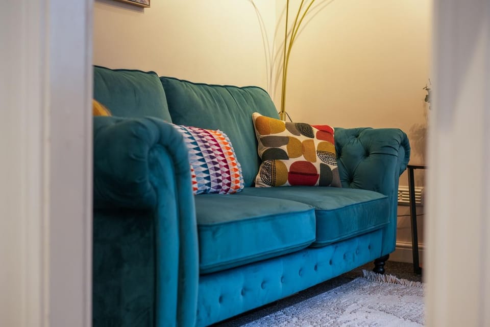 Modern 3 Bed House in Derby - FREE Parking - Hosted by Stay Host Save Apartment in Derby