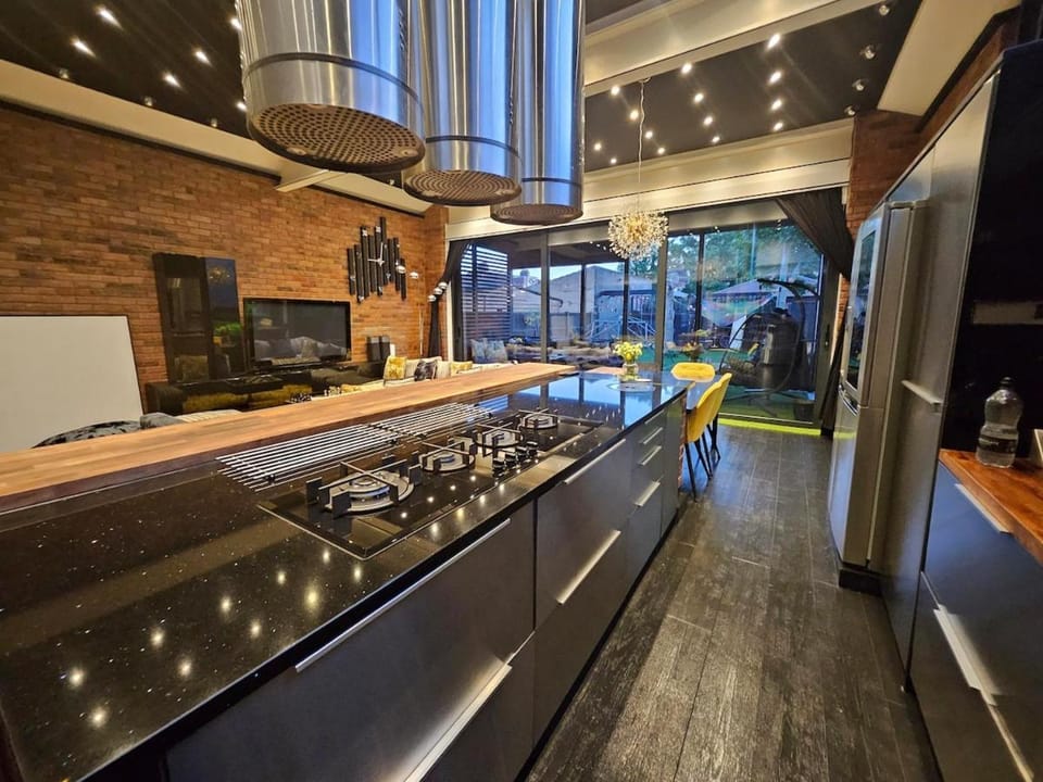 Ilford, Looking for WOW, click here House in Ilford