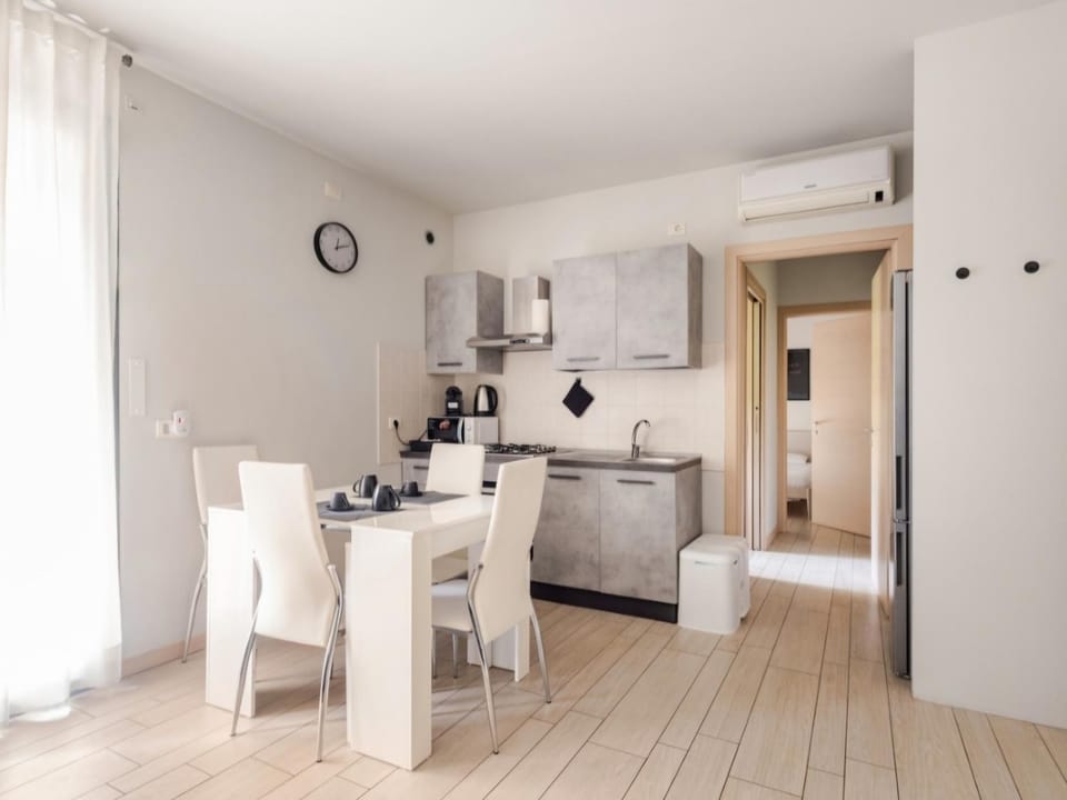 Kitchen or kitchenette, Living room, Seating area, Dining area, oven, pet friendly, stove