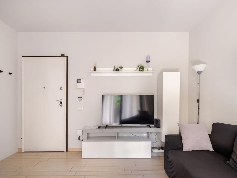 Communal lounge/ TV room, TV and multimedia, Living room, Seating area, Evening entertainment
