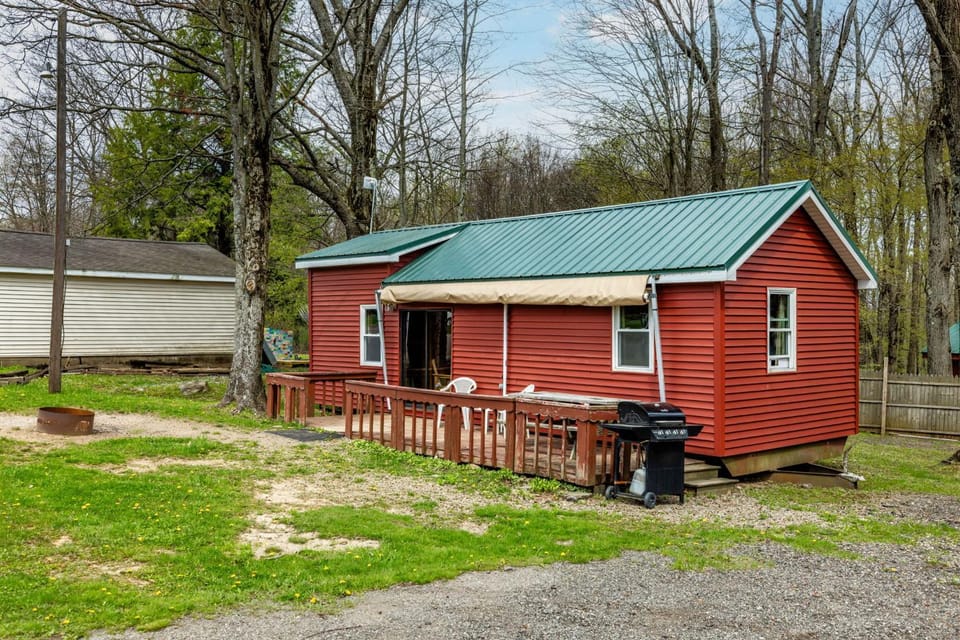 2BR Eagles Nest Cottage House in Allegheny River