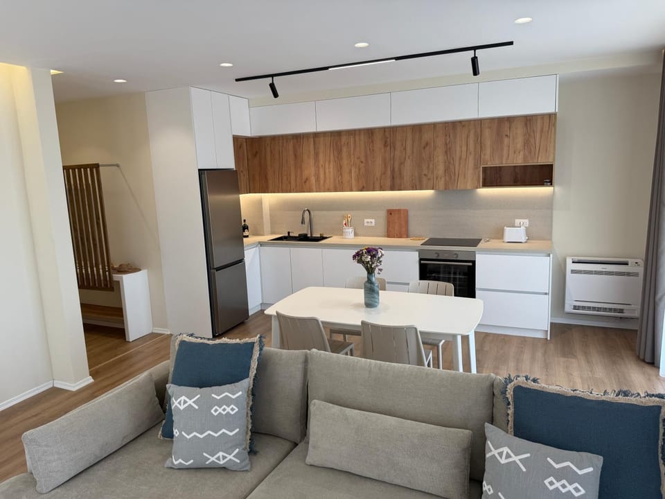 Kitchen or kitchenette, Living room, Seating area, Dining area, stove