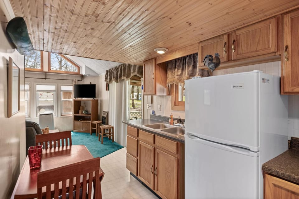 Vacation Home Rental PM C-06 House in Allegheny River